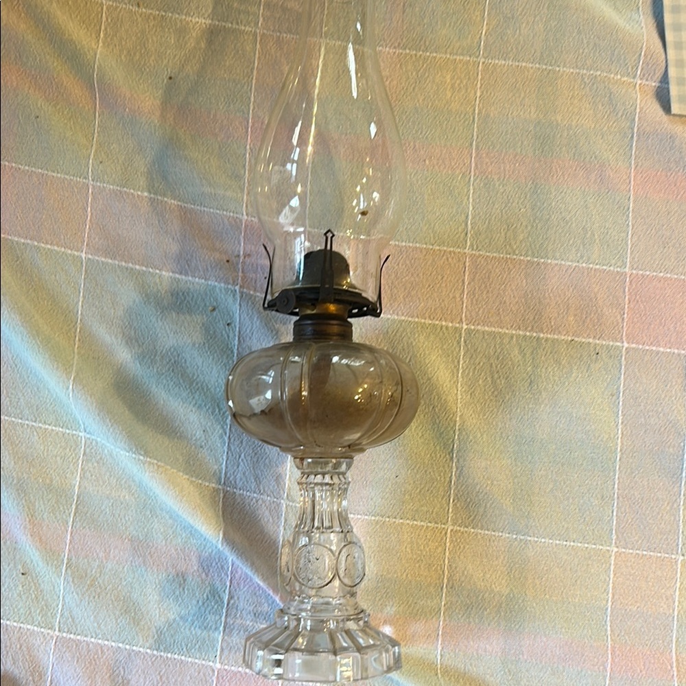Queen Anne Elegant Glass Oil Lamp